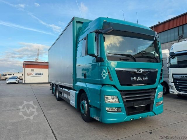 Camión plataforma con toldo MAN TGX 26.460**LIFT/LENKACHSE*SCHNELLLADESYSTE