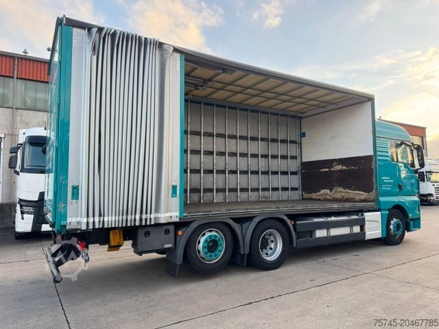 Camión plataforma con toldo MAN TGX 26.460**LIFT/LENKACHSE*SCHNELLLADESYSTE