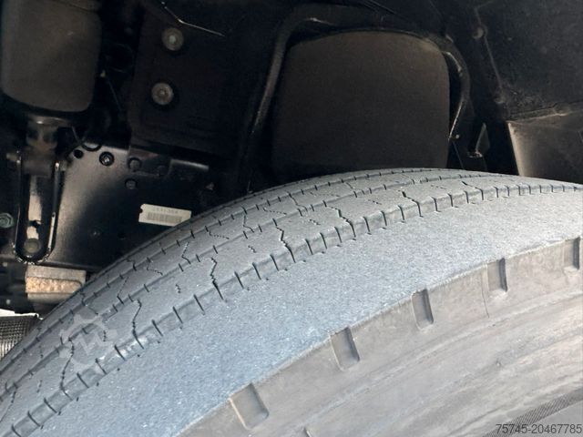 Camión plataforma con toldo MAN TGX 26.460**LIFT/LENKACHSE*SCHNELLLADESYSTE