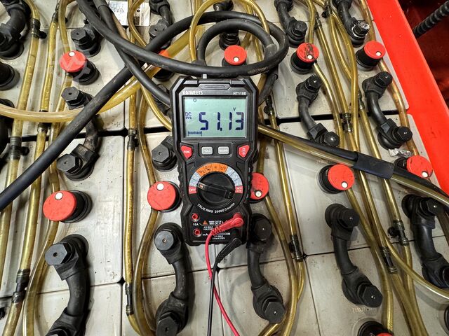 Batteria del 2021, manutenzione eseguita e controllo di sicurezza (UVV) valido fino a 10/2027. Linde E 16L