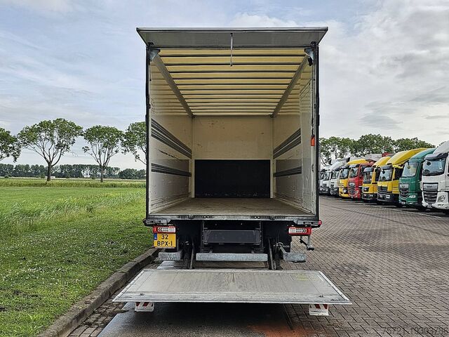 Gesloten bak RENAULT D 210 11.9T AIRCO TAILLIFT