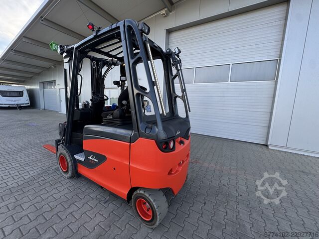 Chariot élévateur électrique à 4 roues Linde E30/600HL--EK