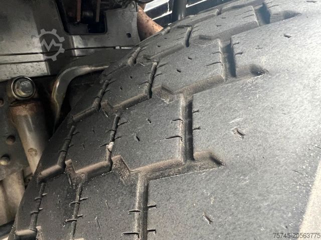 LKW mit Getränkeaufbau MERCEDES-BENZ ATEGO 2529 * VOLLLUFT * WENIG KM * 2T LBW