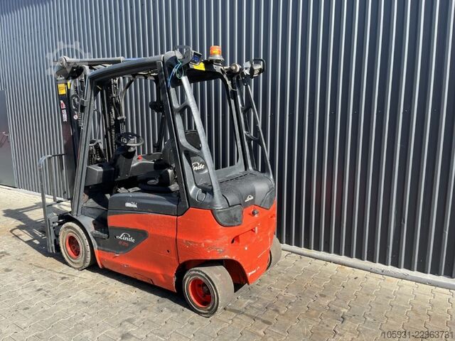 Chariot élévateur électrique à 4 roues Linde E25-01