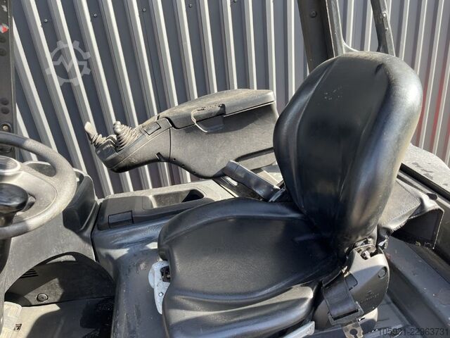 Chariot élévateur électrique à 4 roues Linde E25-01