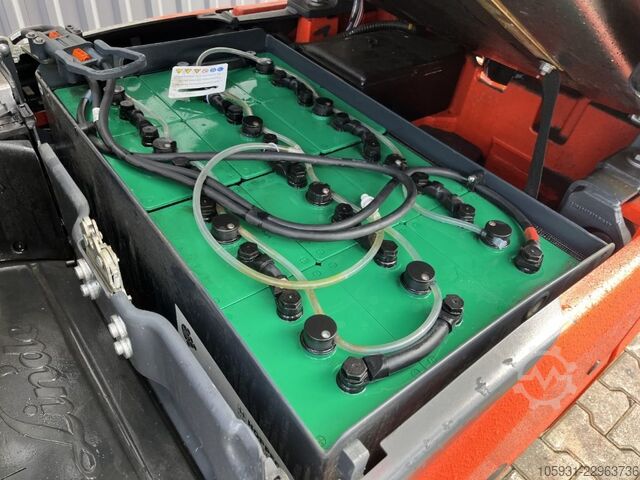 Chariot élévateur électrique à 3 roues Linde E15-02