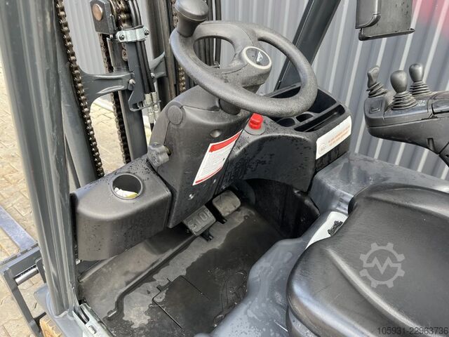 Chariot élévateur électrique à 3 roues Linde E15-02