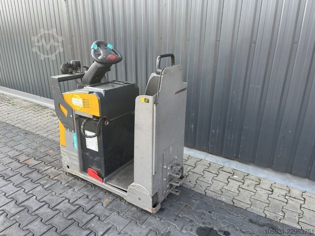Tracteur de remorquage Jungheinrich EZS130