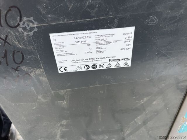 Tracteur de remorquage Jungheinrich EZS130