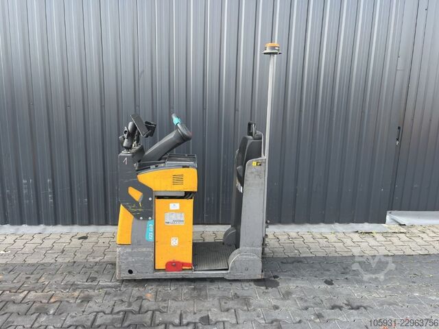 Tracteur de remorquage Jungheinrich EZS130