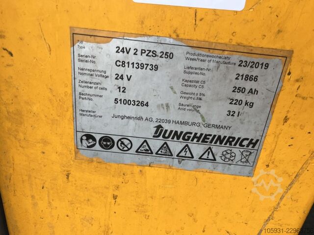 Tracteur de remorquage Jungheinrich EZS130