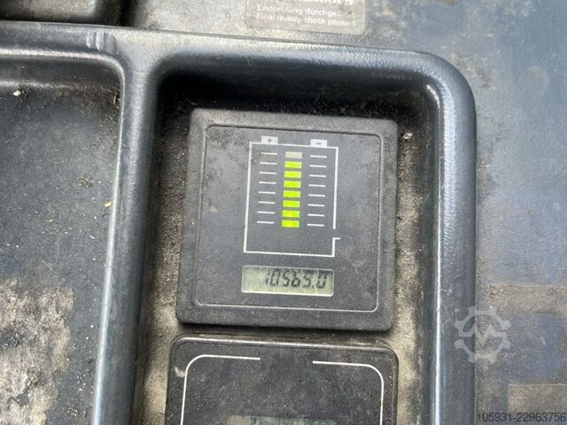 Tracteur de remorquage Jungheinrich EZS130