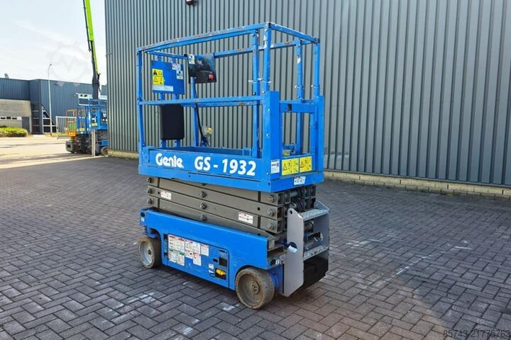 Ollós emelő Genie GS1932 Electric, Working Height 7.8 m, 227kg Capac