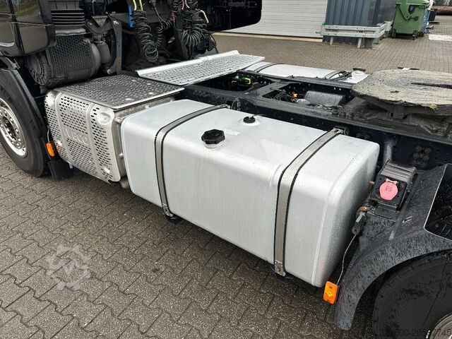 Standard-SZM Iveco Stralis 420 XP Hi-Way 2 Tank *383 Tkm* Euro 6 *...