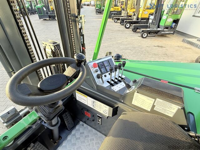 Dört yollu forklift Combilift CB4000 GAS TRIPLEX 5200 POSITIONER