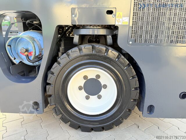 Dört yollu forklift Combilift CB4000 GAS TRIPLEX 5200 POSITIONER