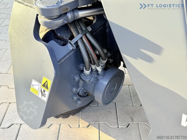 Dört yollu forklift Combilift CB4000 GAS TRIPLEX 5200 POSITIONER