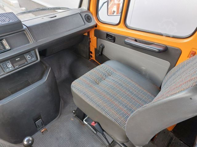 Outro MERCEDES-BENZ Vario 208D Doka Pritsche - Restauriert