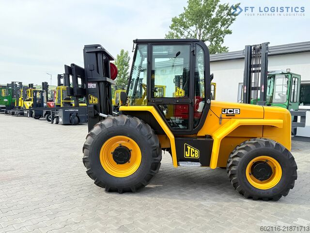 Terrængående gaffeltruck JCB 940 / TRIPLEX 4500 / FREE-LIFT NEW TIRES