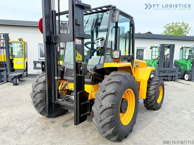 Terrængående gaffeltruck JCB 940 / TRIPLEX 4500 / FREE-LIFT NEW TIRES