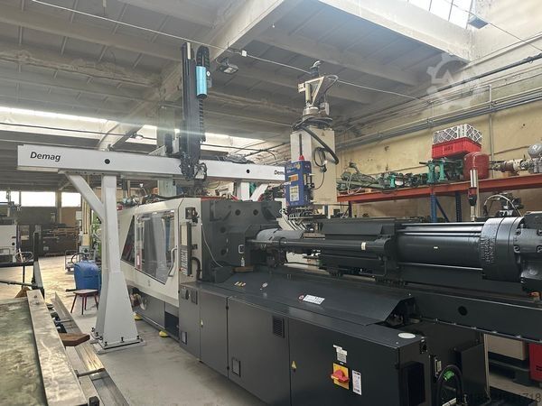 Mașină de turnat prin injecție Sumitomo Demag Systec 350/720-2300