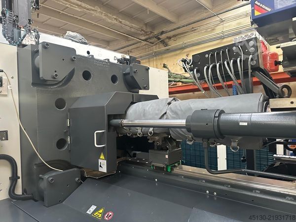 Mașină de turnat prin injecție Sumitomo Demag Systec 350/720-2300