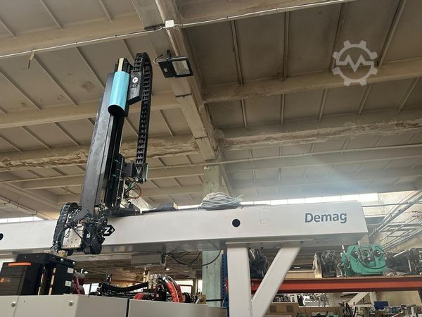 Mașină de turnat prin injecție Sumitomo Demag Systec 350/720-2300