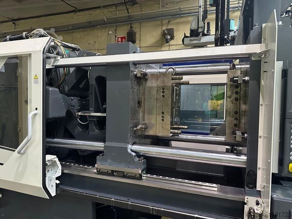 Mașină de turnat prin injecție Sumitomo Demag Systec 350/720-2300 / Pro