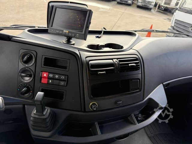 Box van MERCEDES-BENZ ATEGO 818 L Koffer 7,30 m LBW 1 T*Seitentür