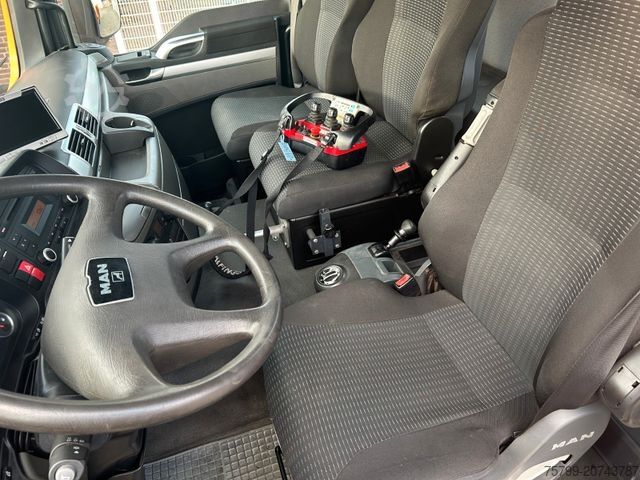 Three-sided tipper truck MAN 18.320 3Skipper + PK 7001K + Greifer 4x4