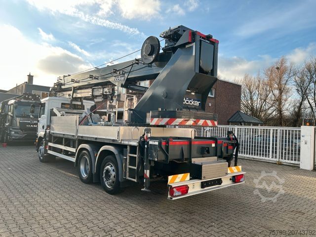 Autolaadkraan MAN 26.320+Böcker Dachdeckerkran AK46/6000+Seilwinde