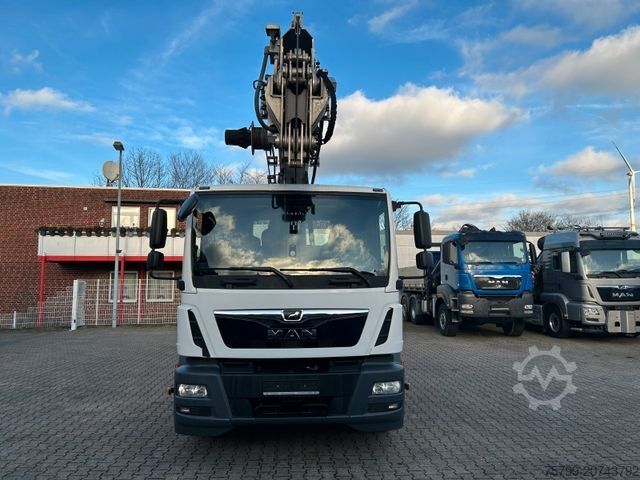 Autolaadkraan MAN 26.320+Böcker Dachdeckerkran AK46/6000+Seilwinde