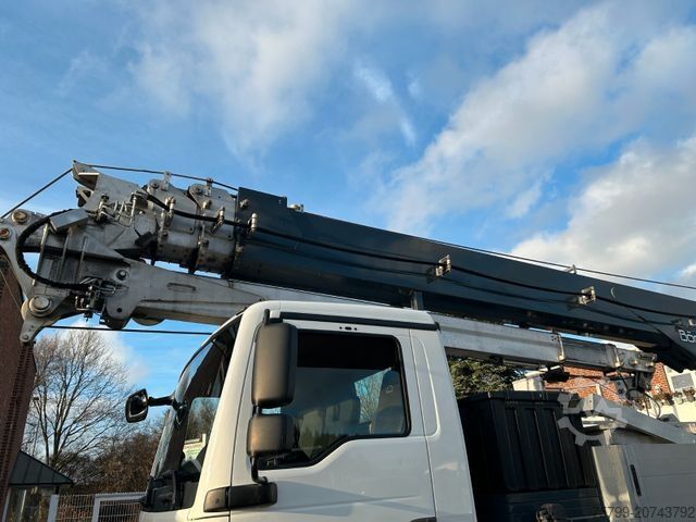 Autolaadkraan MAN 26.320+Böcker Dachdeckerkran AK46/6000+Seilwinde