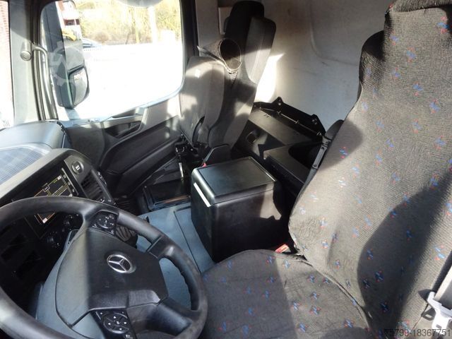 Vrachtauto met open laadbak MERCEDES-BENZ 2648 Baustoffpritsche + PK 23001 TEC3 Kran
