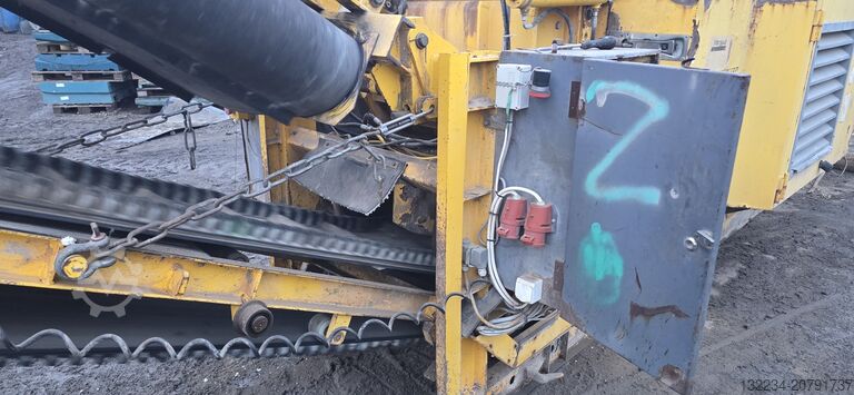 Mobile impact crusher on tracks Rubblemaster RM60 impact crusher