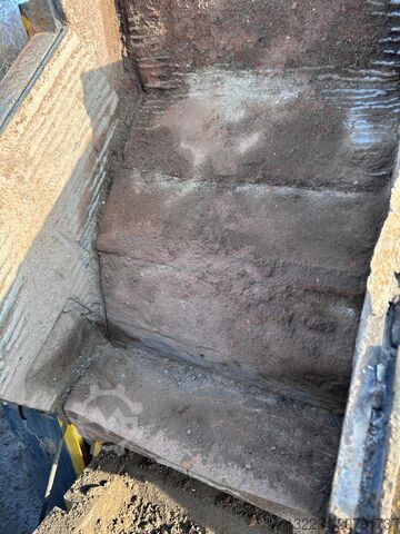 Mobile impact crusher on tracks Rubblemaster RM60 impact crusher