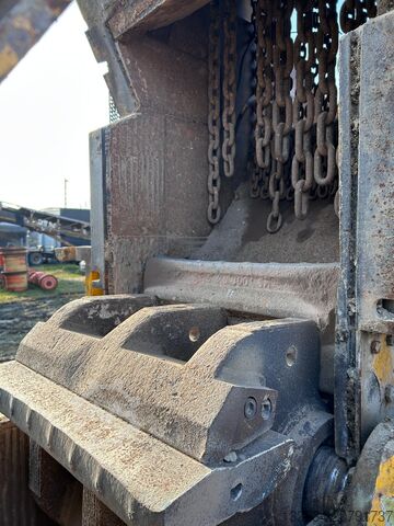 Mobile impact crusher on tracks Rubblemaster RM60 impact crusher