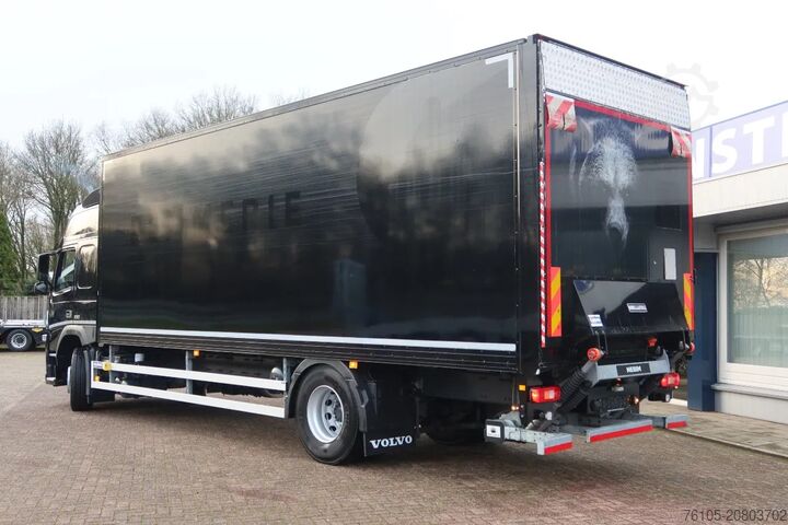 Box body Volvo FM 330 Bakwagen + Laadklep DHollandia 2000 kg