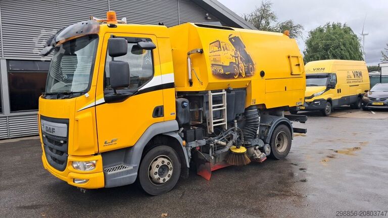 Sweeper truck DAF LF met Johnston VS501
