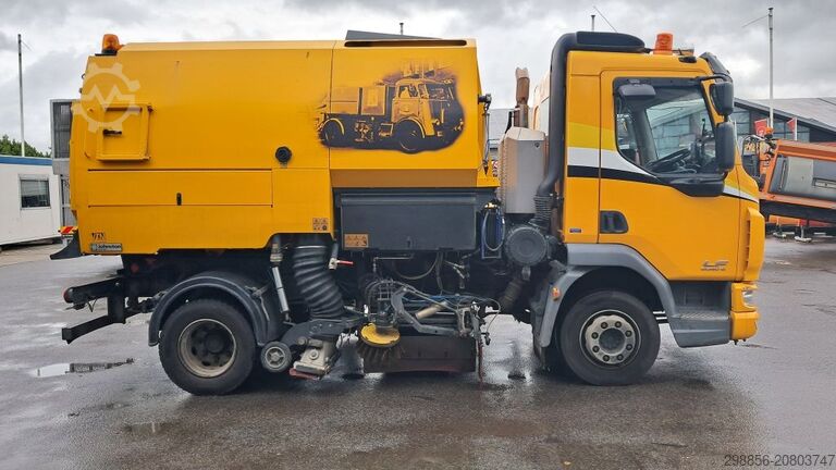 Sweeper truck DAF LF met Johnston VS501