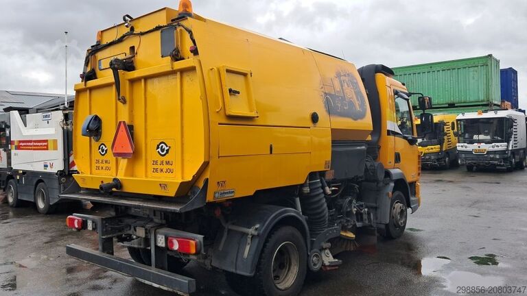 Sweeper truck DAF LF met Johnston VS501
