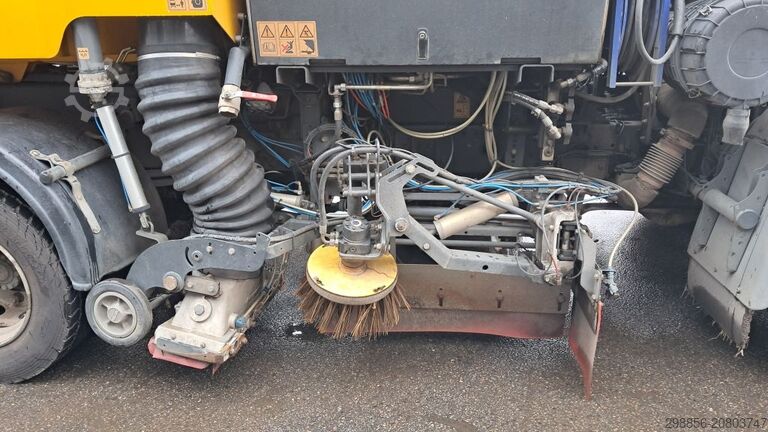 Sweeper truck DAF LF met Johnston VS501