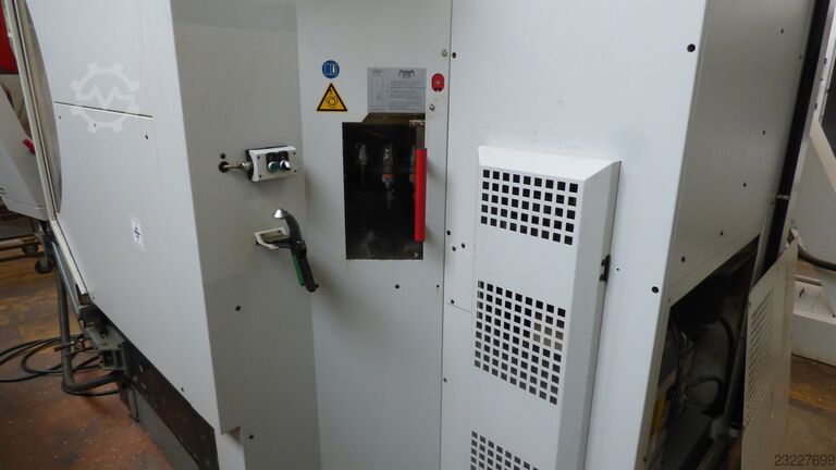Centro de maquinação CNC de 3 eixos HERMLE B 300 V