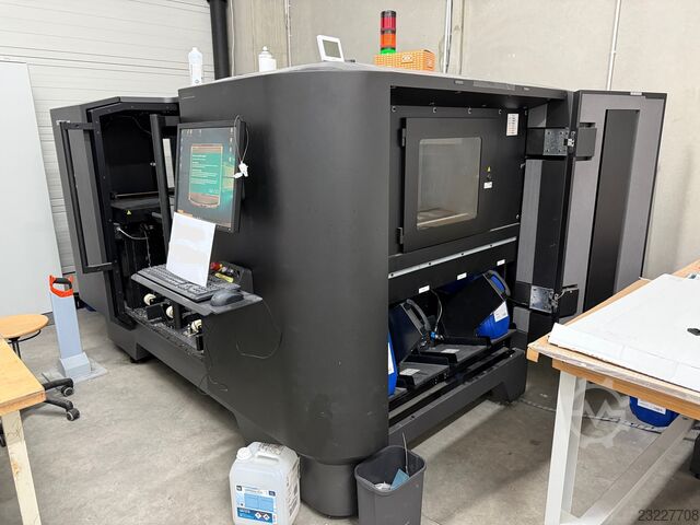 Impressora de estereolitografia STRATASYS J4100