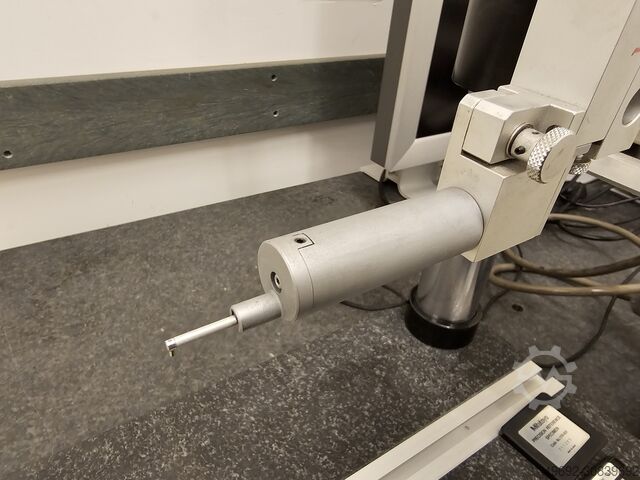 Contour measuring device Mitutoyo Surtest SV402