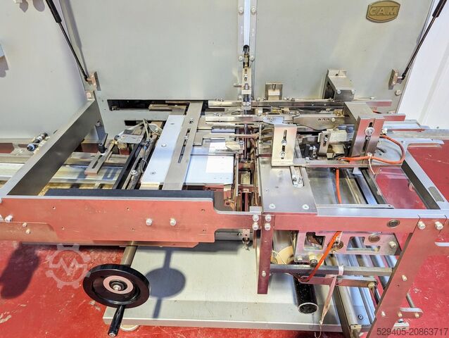 Cellofaneermachine / Automatische horizontale wikkelmachine met wisselende bewegingen. CAM AP