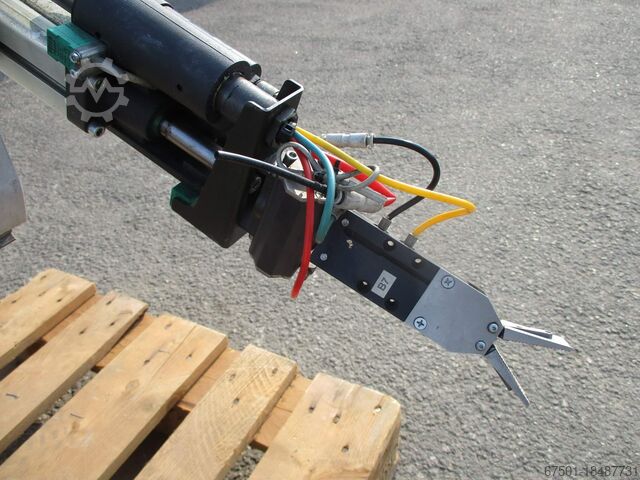 Linear robot sprue picker WITTMANN Handling Roboter W 702 (3126)