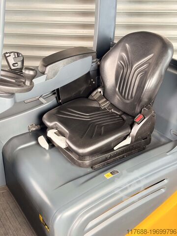 Vehículo eléctrico de 3 ruedas Jungheinrich EFG 218 - Service Neu - Batterie 95% - Triplex 1.8t