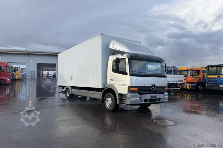 Camión caja Mercedes-Benz Atego 1528 4x2 Koffer+HB / Swiss-Vehicle