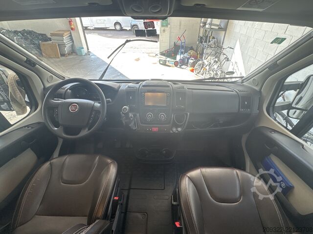 Halvintegreret autocamper Fiat Ducato Weinsberg Carasuite del 2019 Manual | Fully equipped